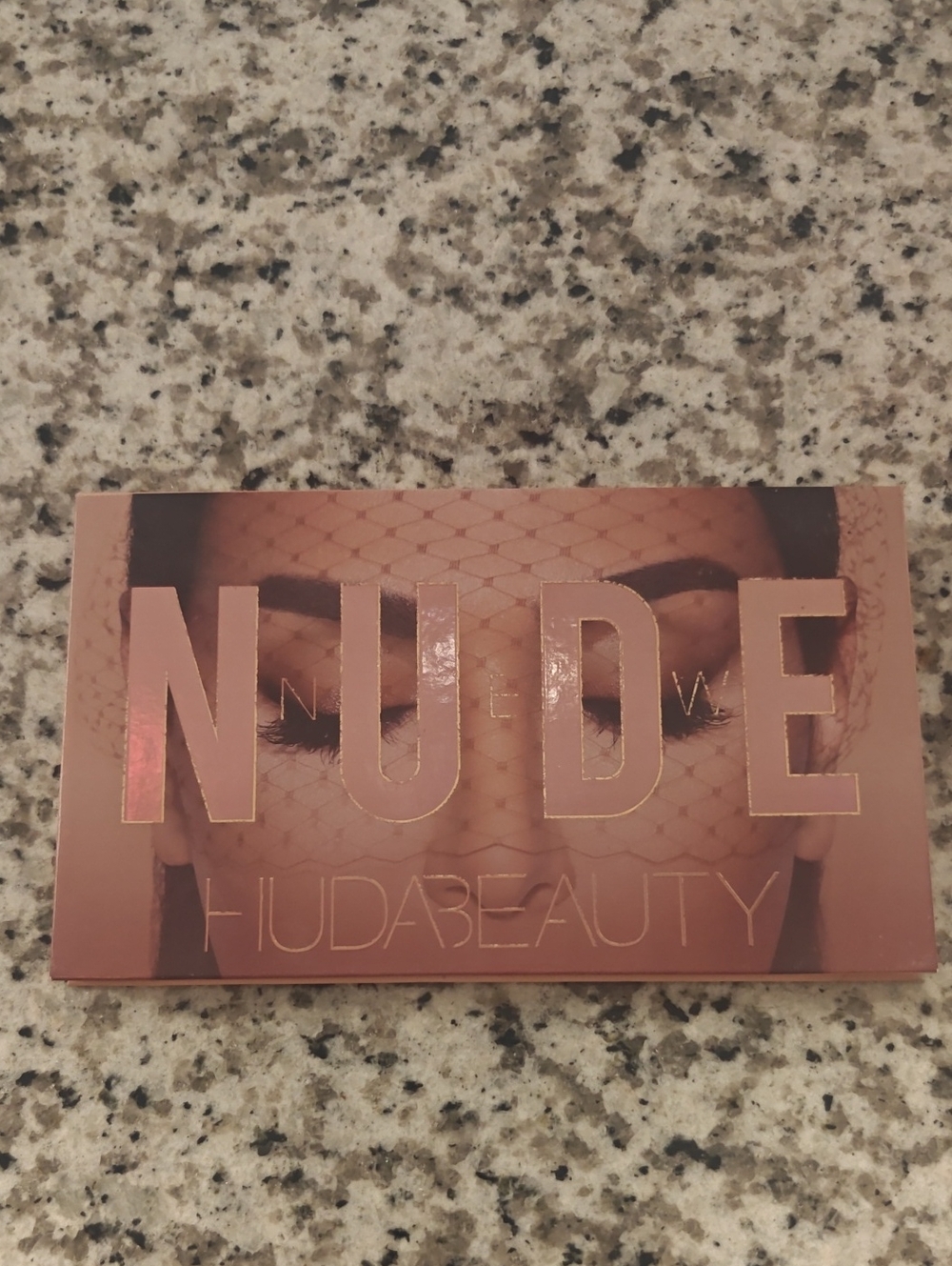 HUDA BEAUTY Nude Eyeshadow Palette - Rose Nude and Warm Beige Tones